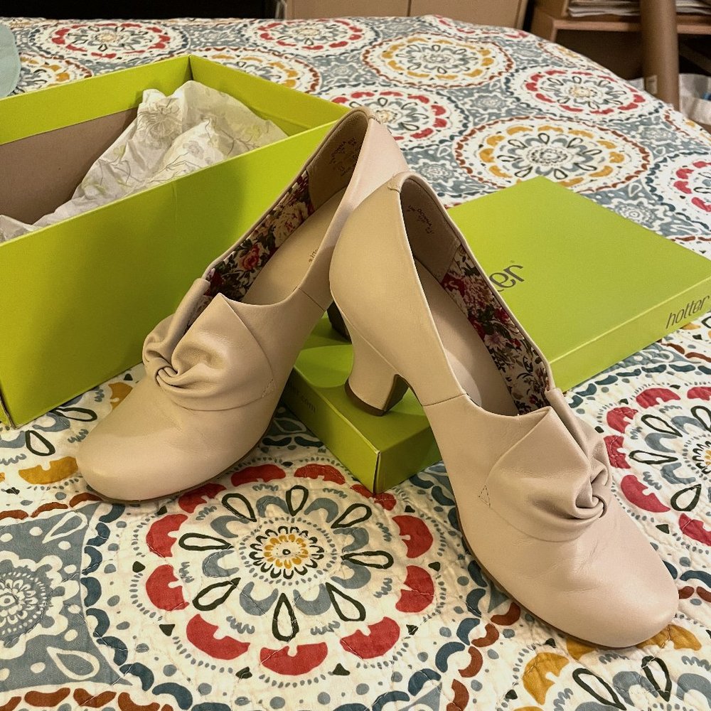 Cream Oxford Donna Pumps - Hotter